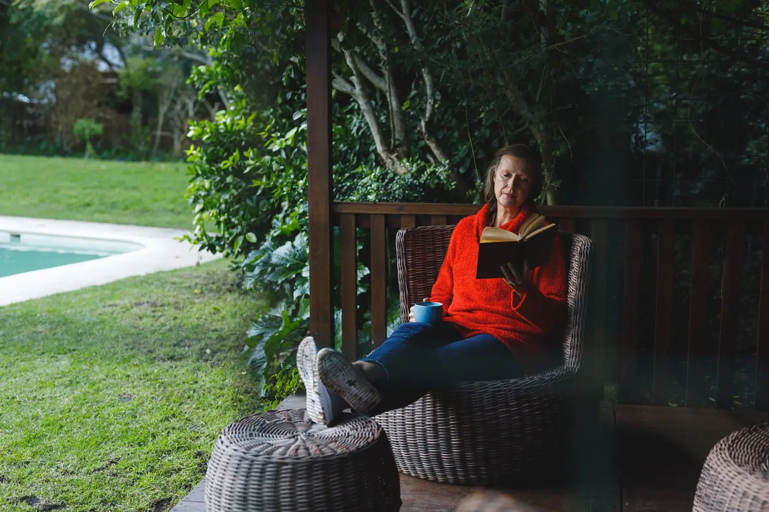 Jak stworzyć inspirujący book nook w ogrodzie