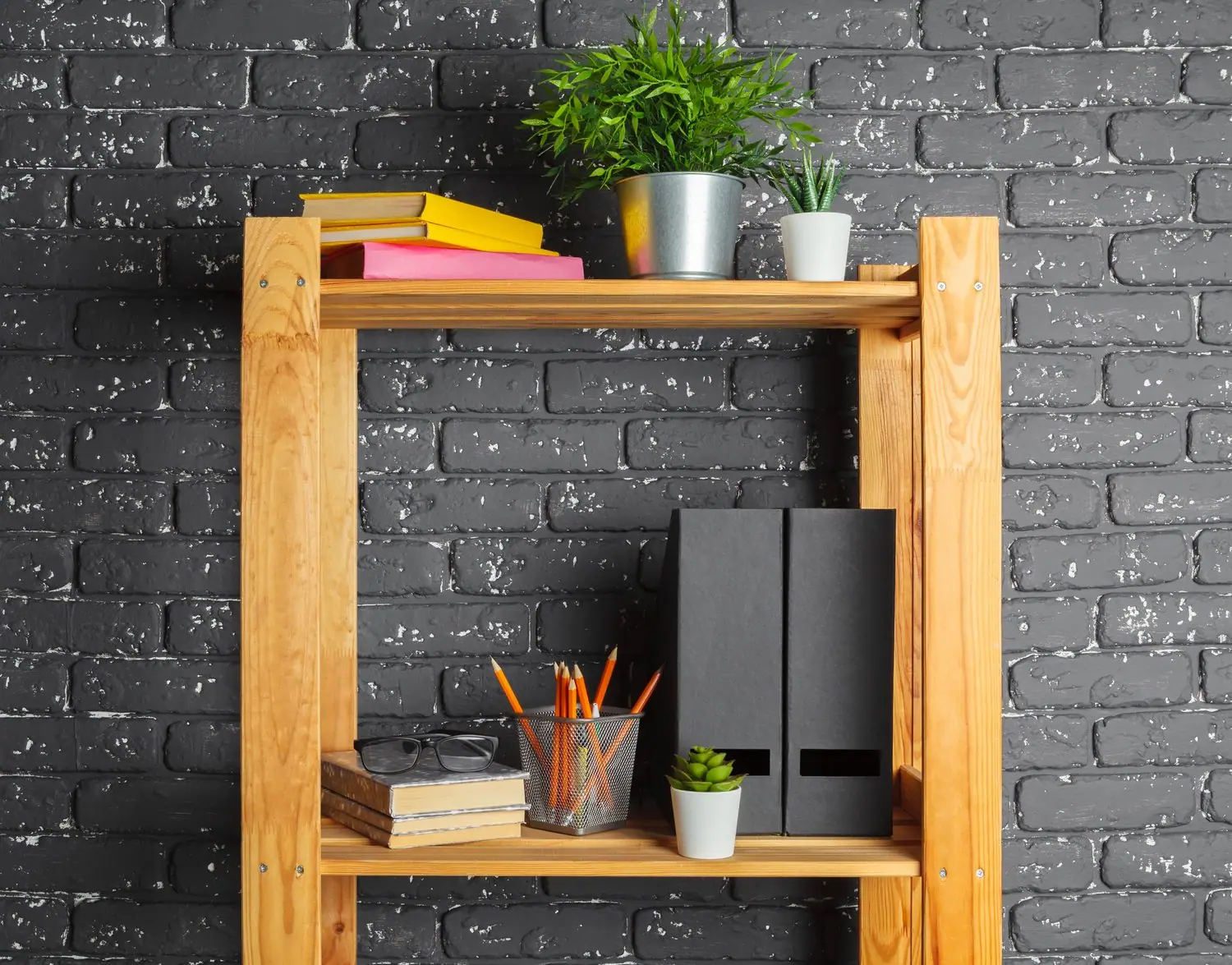 Minimalistyczna biblioteczka - DIY z materiałów z recyklingu