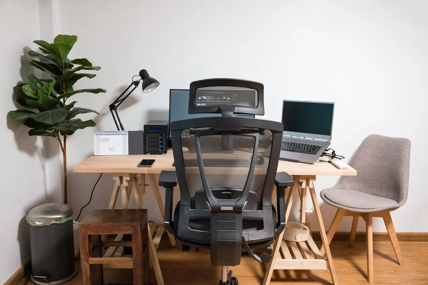 Zdrowe biurko - ergonomiczna organizacja miejsca do pracy
