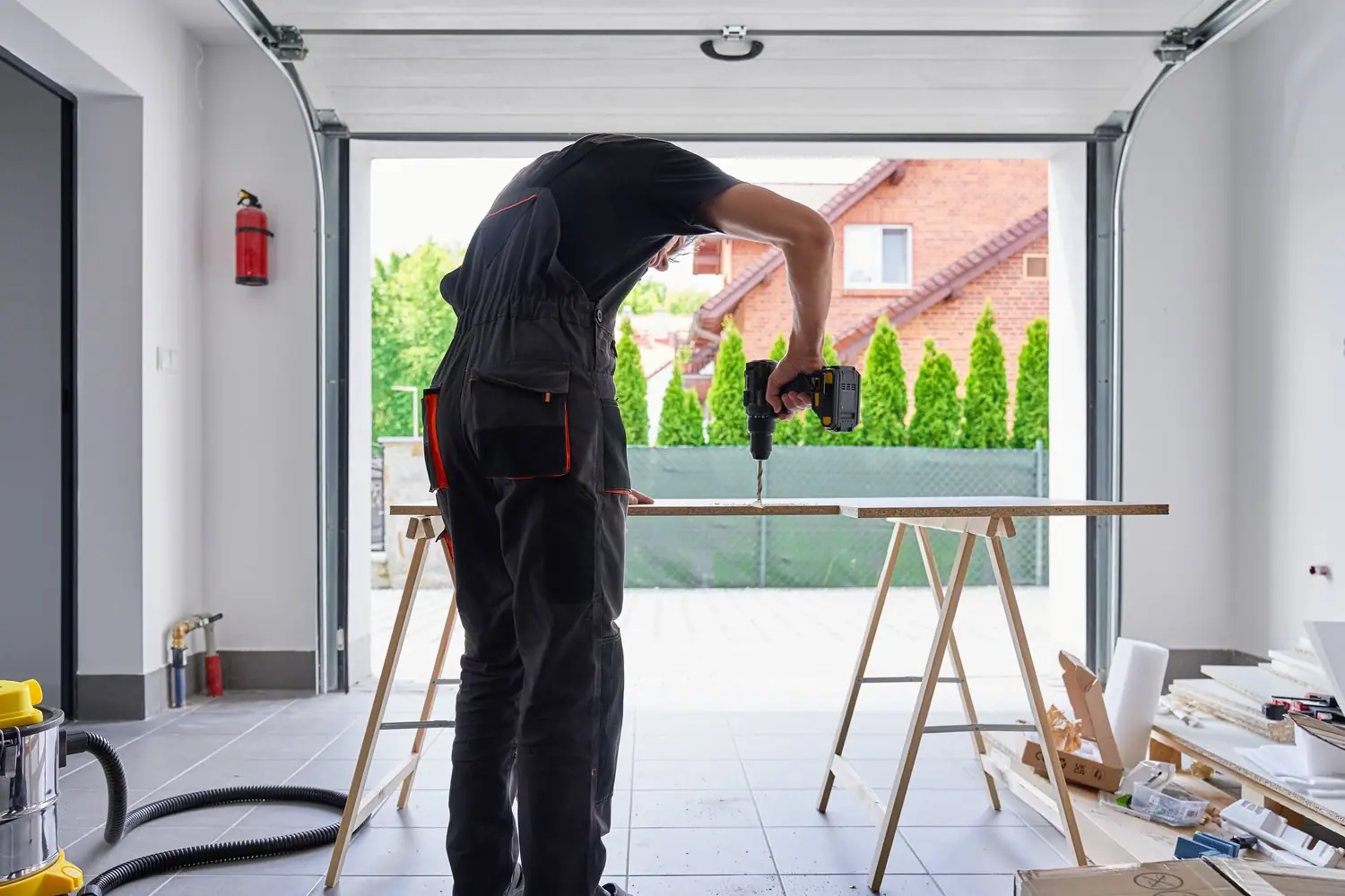 Jak zamontować bramę garażową automatyczną - podstawowe kroki instalacji