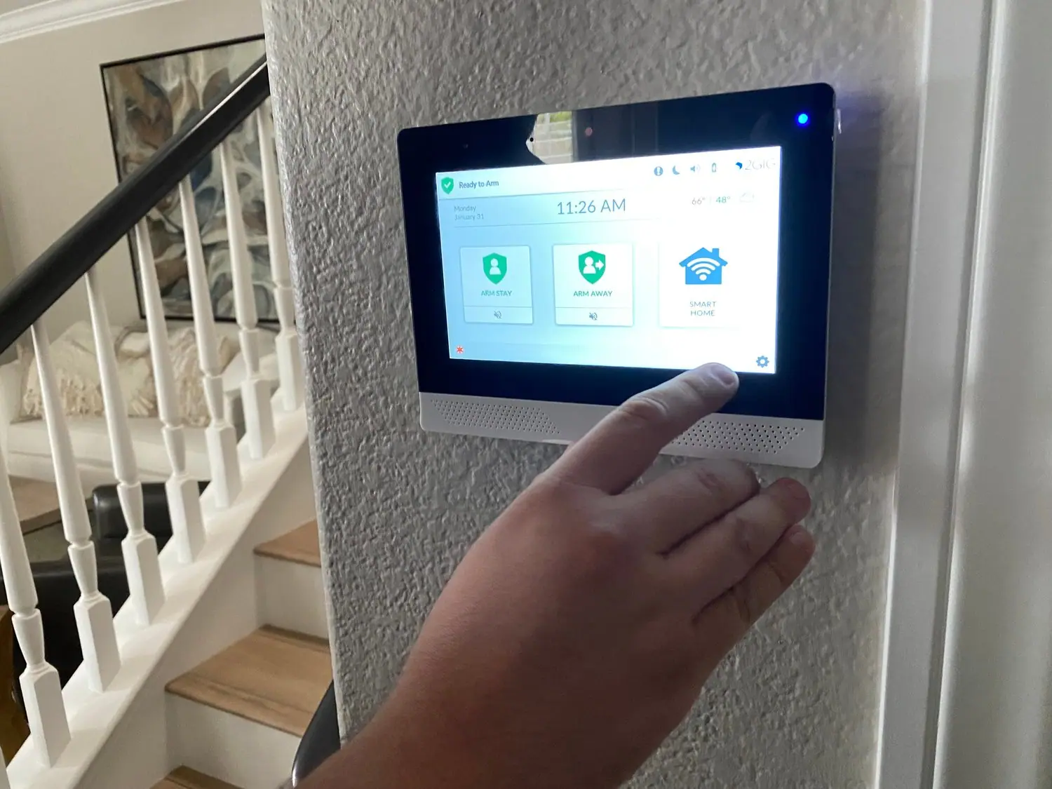 Montaż systemu alarmowego w domu - podstawowa instalacja zabezpieczeń