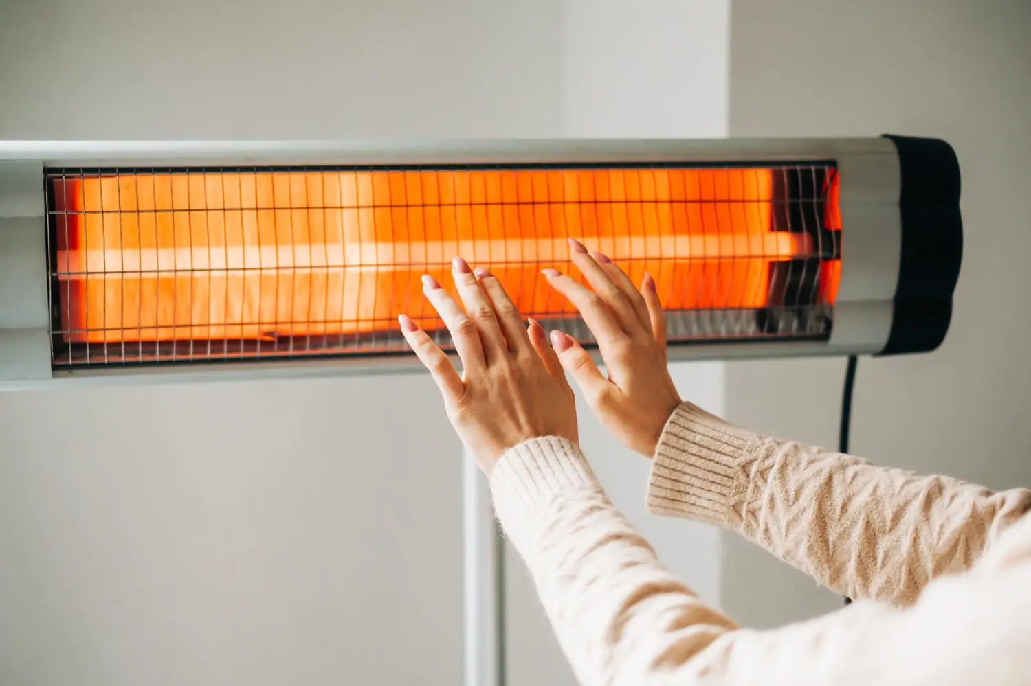 Jak zamontować grzejnik elektryczny na ścianie - instalacja krok po kroku